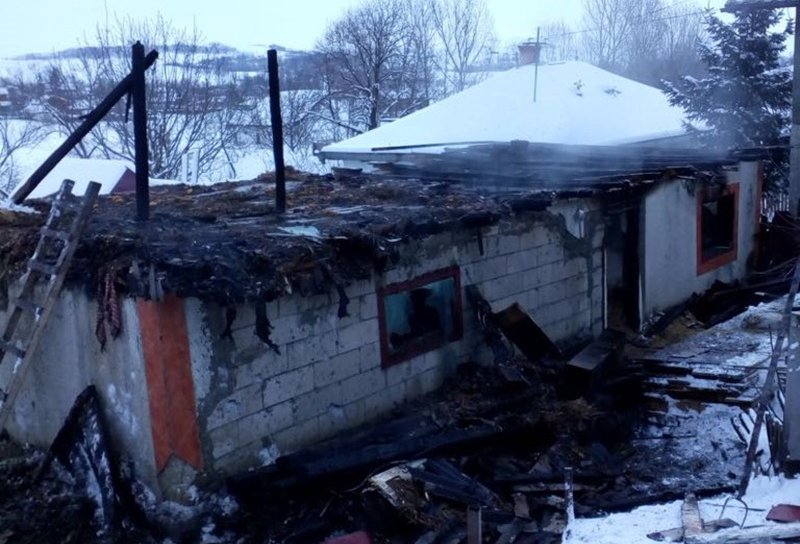 Adăpost de animale distrus într-un incendiu, la Ibănești - FOTO
