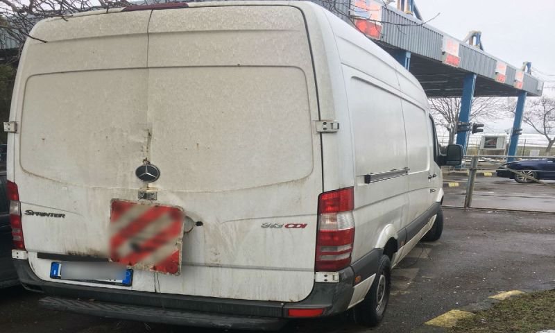 Microbuz căutat de autoritățile din Italia, depistat de Poliţiştii de frontieră - FOTO