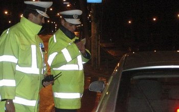 Prins beat la volan, a …