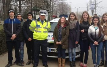 Şcoala altfel alături de poliţiştii …
