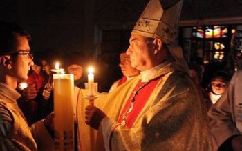 Paştele Catolic. Creştinii catolici merg …