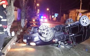 Accident la Botoșani! Mașină răsturnată …