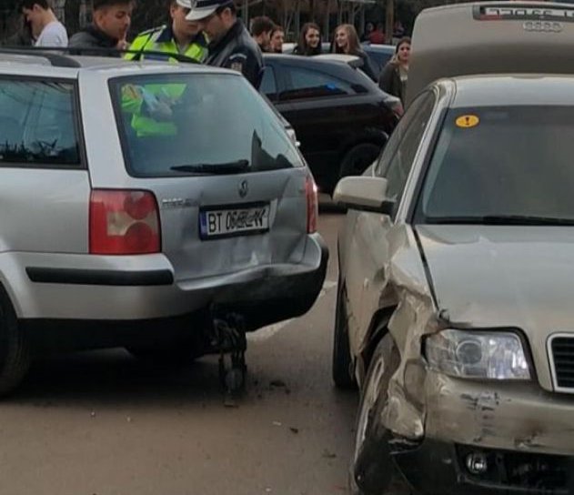 Accident lângă Casa Sindicatelor cu trei mașini lovite și o adolescentă ajunsă la spital - FOTO