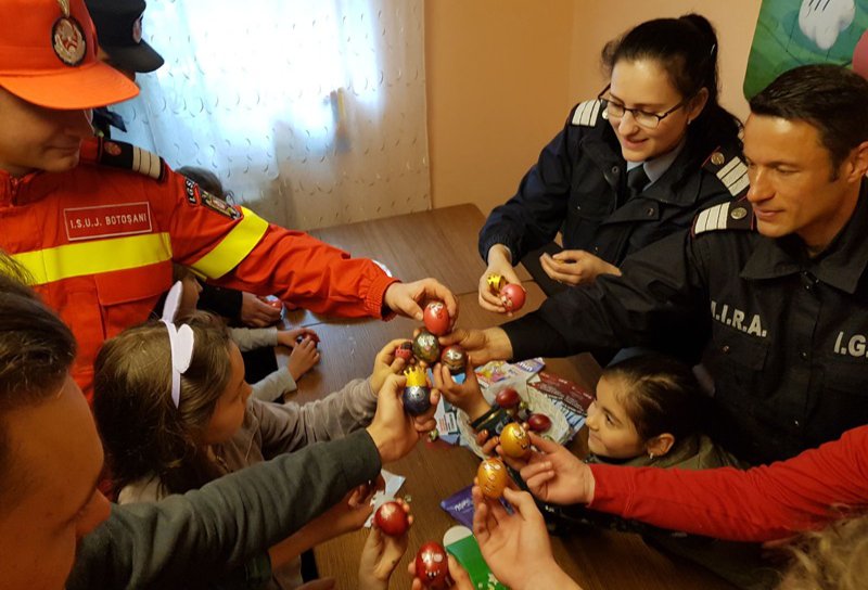 Daruri din suflet pentru suflet, de la pompierii botoșăneni - FOTO