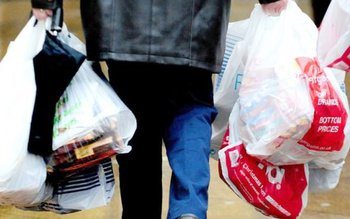 Dispar pungile? Ce sacoșe vor …