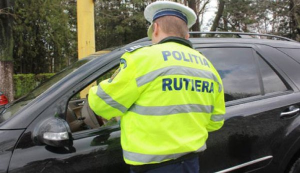 Trei infracțiuni dintr-un foc. A condus beat și fără permis o mașină fără poliţă de asigurare valabilă