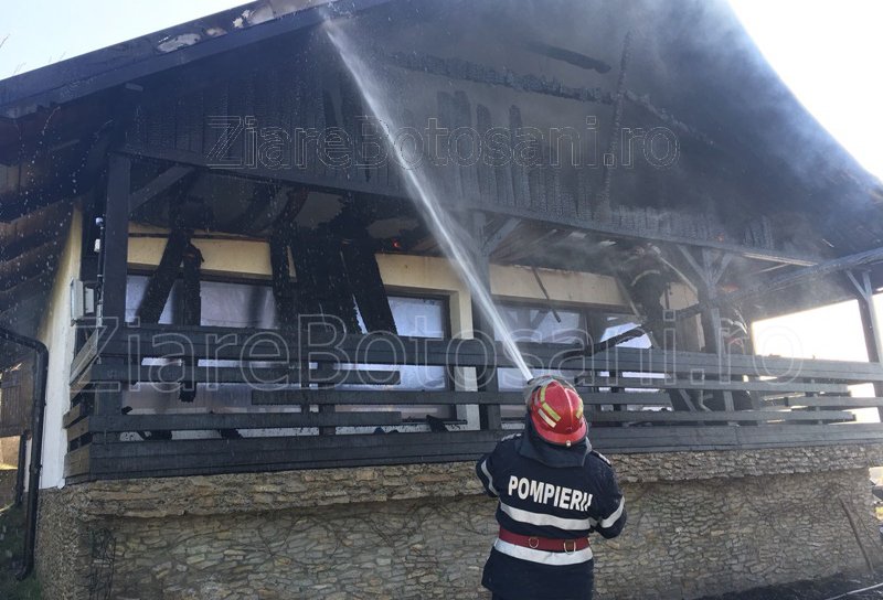 Incendiu puternic la o casă din Dorohoi - FOTO