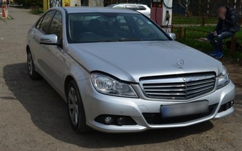 Mercedes căutat de autorităţile din …