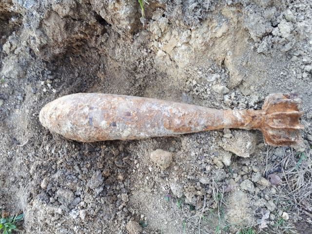 Bombă de aruncător găsită în grădina unui localnic din Frumușica - FOTO