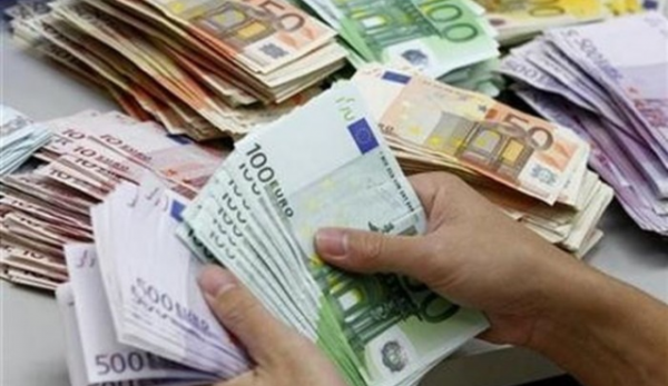 Românii din străinătate, OBLIGAŢI să justifice sumele peste 1.000 euro trimise în ţară!