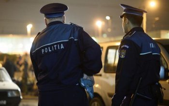 Tânăr dat în urmărire în …