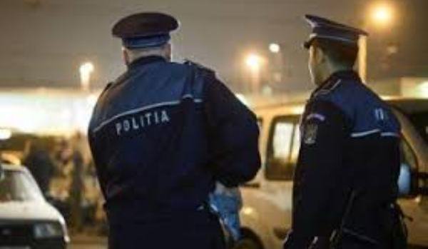 Urmărire ca-n filme. Maşină burduşită cu ţigări de contrabandă abandonată cu motorul pornit şi cheile în contact