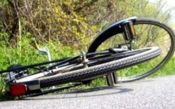 Un biciclist beat criță a …
