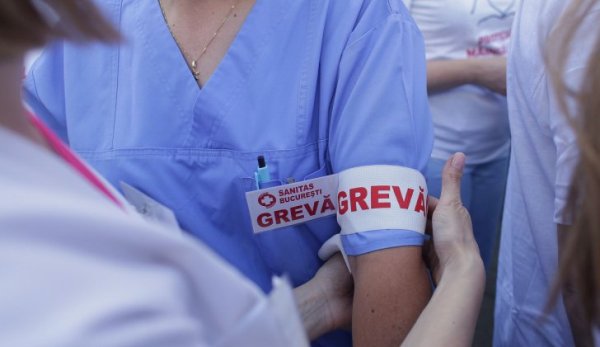 Legea salarizării se modifică: Angajaţii din spitale cu salarii reduse vor primi banii înapoi