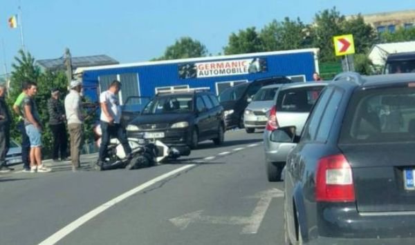 Accident rutier grav! Motociclist rănit după ce a fost lovit de o mașină - FOTO