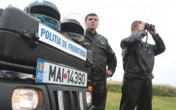 Poliţist, dat în consemn la …