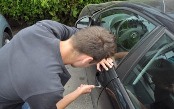 Hoț „specializat” în furtul din …