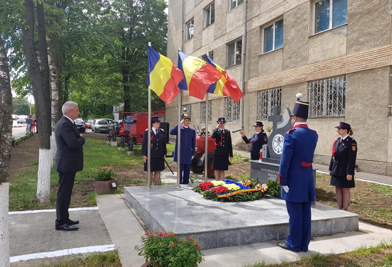 Troiță înălțată în memoria eroilor pompieri din Botoșani - FOTO