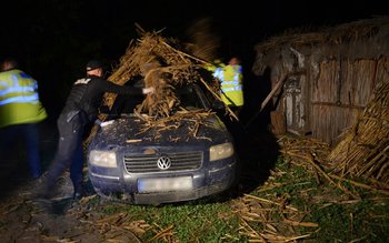 Mașină burdușită cu țigări de …