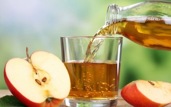 Pune oțet de mere într-un …