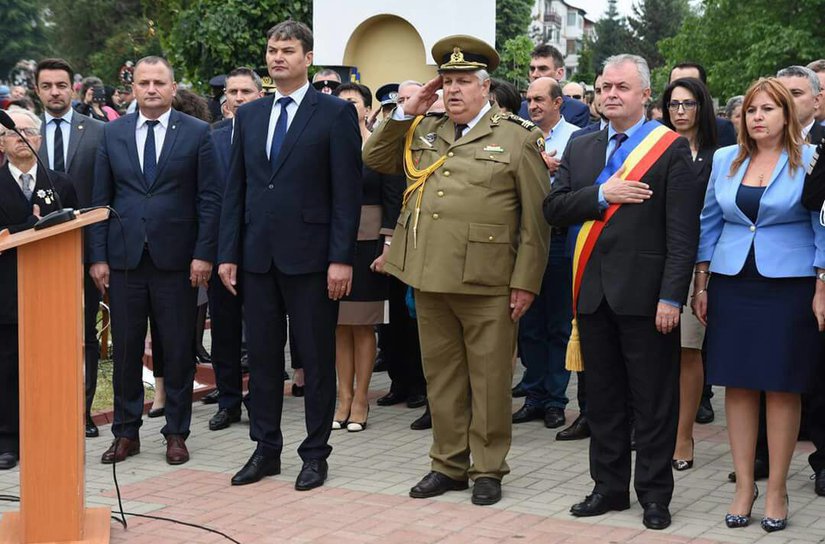 Slujbă de pomenire și depunere de coroane în cimitirul Pacea, de „Ziua Eroilor şi Martirilor Neamului Românesc” - FOTO