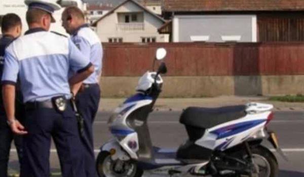 Minor de 14 ani, prins în timp ce conducea un moped. Adolescentul se va alege cu dosar penal