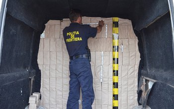 Microbuz blindat cu peste 27.400 …