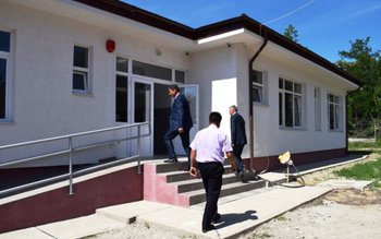 Conducerea Instituţiei Prefectului, prezentă la …