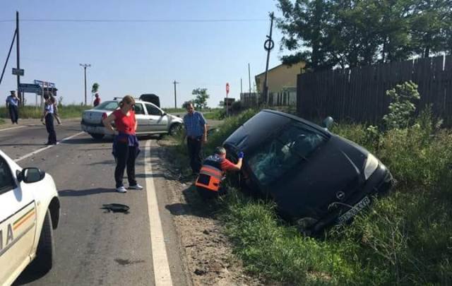 Accident grav produs de un septuagenar! Un tânăr de 20 de ani a rămas încarcerat în „intersecția morții”