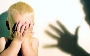 Revoltător: Copii de 3 și …