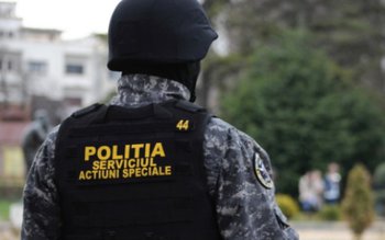 Patru percheziţii într-un caz de …