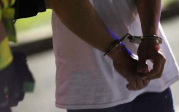 Bărbatul care și-a terorizat și …