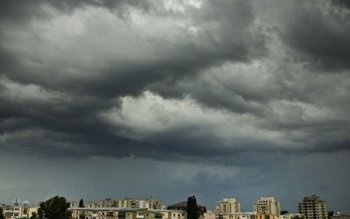 Atenție! Avertizare de vânt, descărcări …