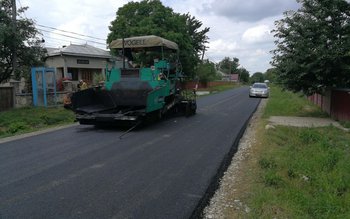 „Singurul drum naţional de pământ” …