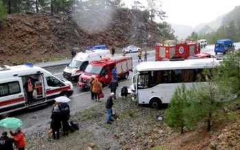 Accident cumplit! Un microbuz plin …