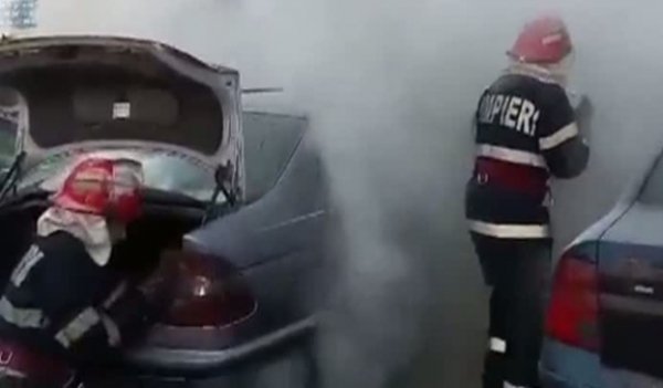 Incendiu la o mașină parcată pe strada Duzilor din Dorohoi