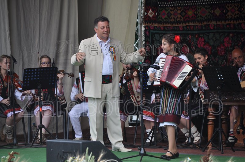 Spectacol la Dorohoi: Prima zi de concurs a Festivalul Internațional „Mugurelul” Dorohoi 2018 s-a încheiat cu succes - FOTO