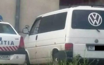 Isterie în Bacău! O dubă …