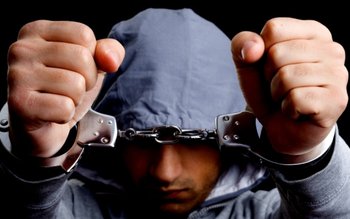 Doi tineri reținuți după ce …