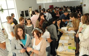 Absolvenţii de liceu şi de …