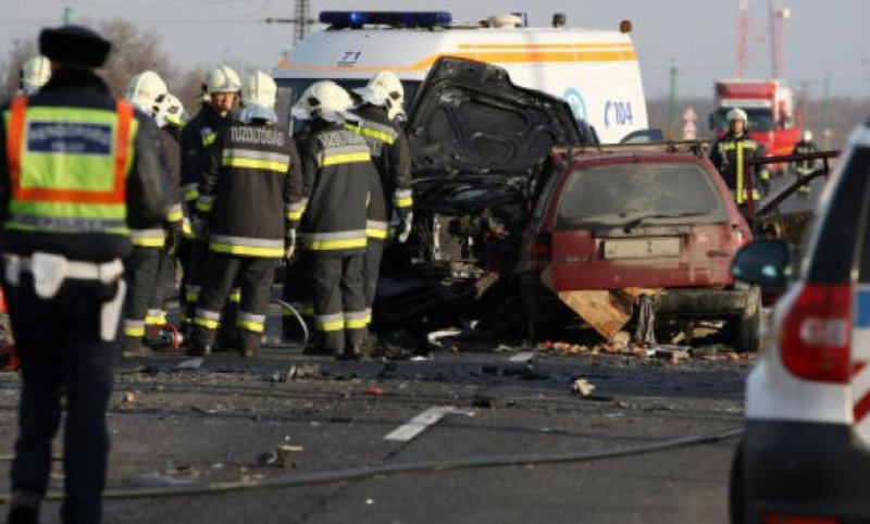 Zece răniţi într-un accident produs în Ungaria în care au fost implicate două vehicule din România