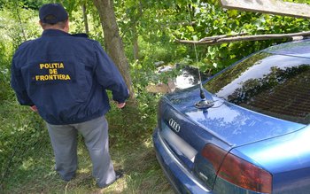 Aproximativ 6000 de pachete de …