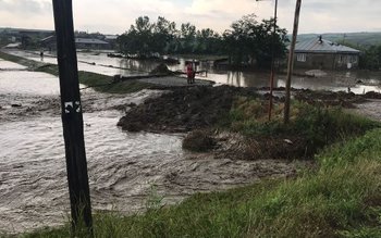 40 de gospodării inundate într-un …