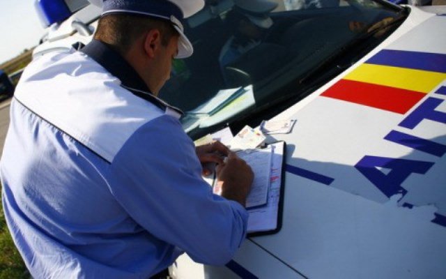 Șofer sancționat pentru conducerea unui autoturism neînmatriculat