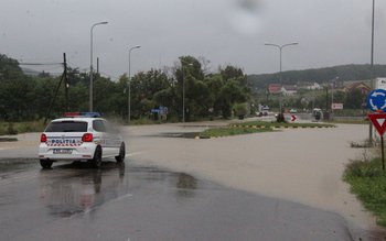 Sensul giratoriu de la intrarea …