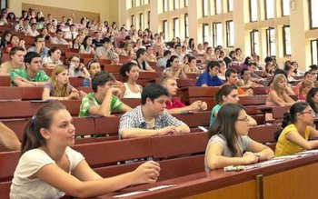 Elevii de la țară au …