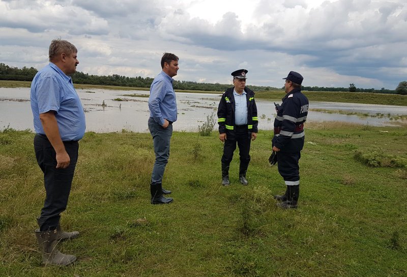 Localităţile aflate pe malul Prutului, vizitate de prefect - FOTO