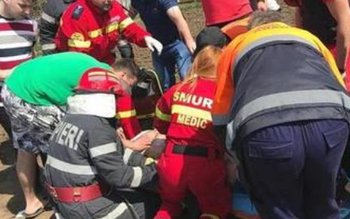 Bărbat căzut într-o groapă, salvat …