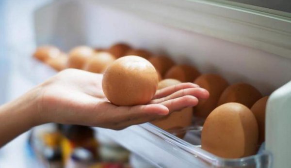 De ce nu este bine să ţii ouăle pe uşa frigiderului? Tu ştii răspunsul?