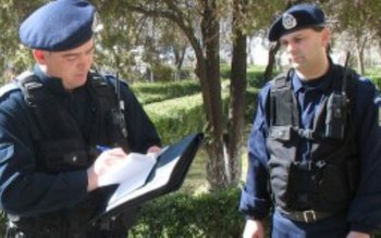 Femeie scoasă de jandarmi din …